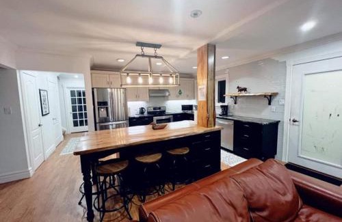 Seguin House | Chalet At The Beach