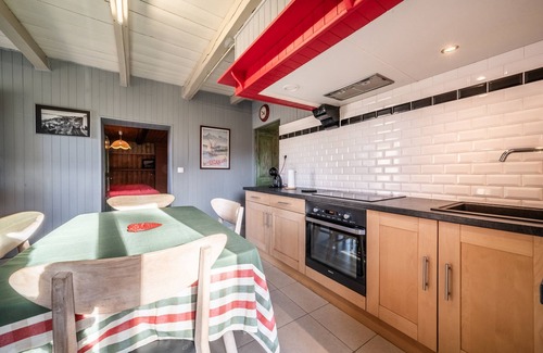 Bogeve Ski Chalet | Chalet 'Authentique En Vallée Verte' with Mountain View, Shared Terrace and Wi-Fi
