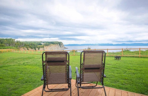 Gaspe Ski Chalet | Chalet avant vue sur la mer