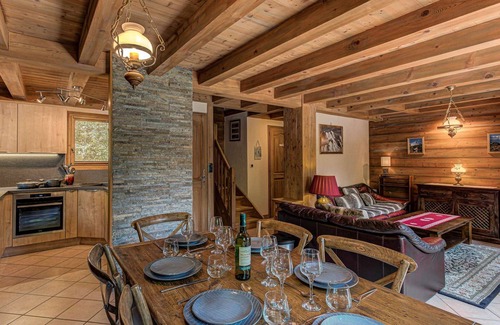 Les Houches Ski Chalet | Chalet Blackbushe - Traditional Chalet - Alpes Travel - Sleeps 4-6