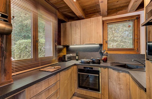 Les Houches Ski Chalet | Chalet Blackbushe - Traditional Chalet - Alpes Travel - Sleeps 4-6