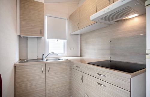 Burinhosa Ski Chalet | Chalet 'Bungalow T2 I I I - 15 Min Nazaré' with Shared Pool, Private Terrace and Air Conditioning