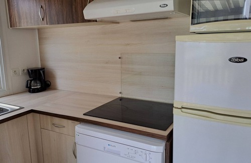 Burinhosa Ski Chalet | Chalet 'Bungalow T3 V - 15 Min From Nazaré' with Shared Pool, Private Terrace and Air Conditioning