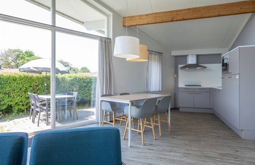 Domburg House | Chalet by Dutch Coast with Private Garden