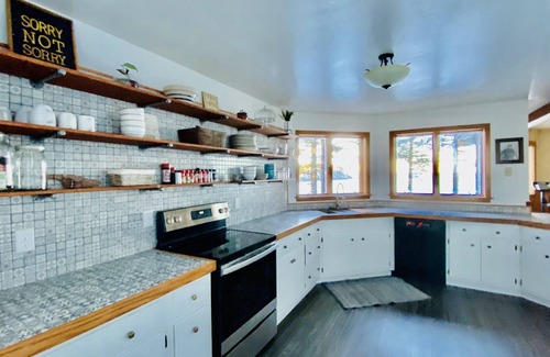 Kodiak House | Chalet by the Sea! Breathtaking Views!