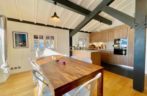 Notre-Dame-de-Bellecombe Ski Chalet | Chalet Cosy 8 Pers, Skis aux Pieds, Balcon, WIFI, Parking - FR-1-505-33