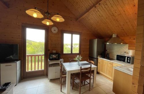 Saint-Bonnet-Troncais Apartment | Chalet cosy avec vue nature, idéal pour activités en plein air - FR-1-489-445