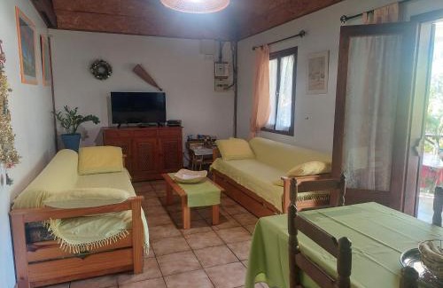 Salazie House | Chalet créole à Salazie : gîte familial tout équipé - FR-1-786-31