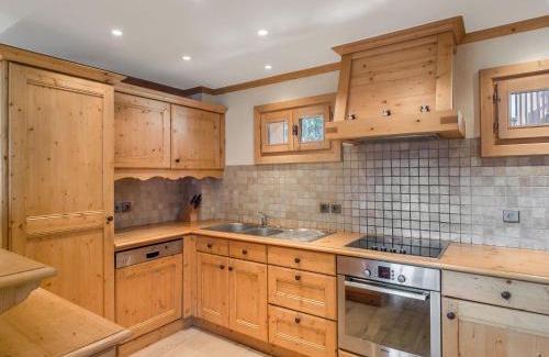 Megeve Ski Chalet | Chalet de Charme 4 Chambres, Balcons, Jardin, Proche Centre et Télécabine Megève - FR-1-453-12