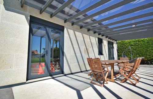Vilanova House | Chalet de playa con piscina en As Sinas