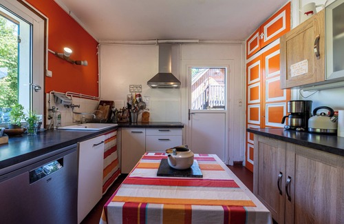 Saint-Jorioz Ski Chalet | Chalet 'Des Bruyères' with Lake View, Private Terrace and Wi-Fi