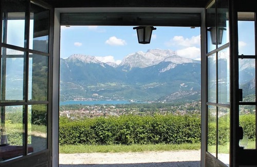Saint-Jorioz Ski Chalet | Chalet 'Des Bruyères' with Lake View, Private Terrace and Wi-Fi