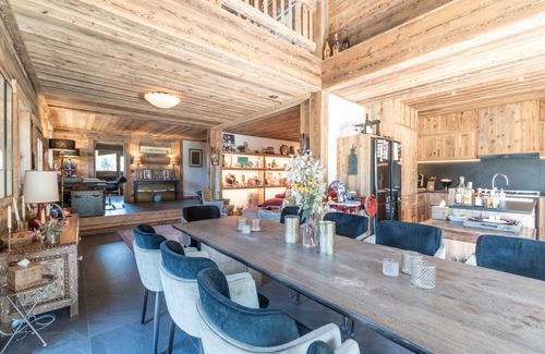 Combloux Ski Chalet | Chalet des Serves with Balcony