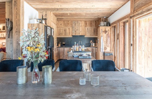 Combloux Ski Chalet | Chalet des Serves with Balcony