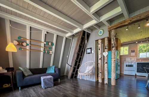 Lac-Drolet Ski Chalet | Chalet du Boathouse, beautiful memories at the lake