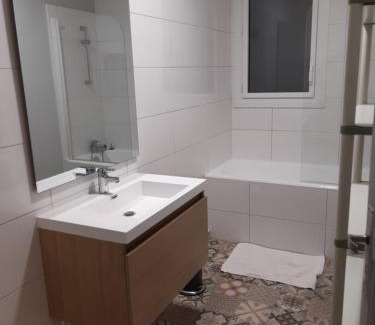 Luz-Saint-Sauveur Apartment | Chalet du Doumet - Appart LUZ centre - parking et garage individuel ferme - draps et serviettes inclus