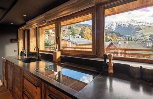 La Clusaz Ski Chalet | Chalet 'Enigma' with Private Terrace, Wi-Fi and Air Conditioning