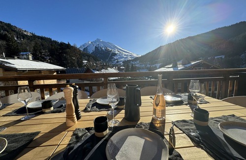 La Clusaz Ski Chalet | Chalet 'Enigma' with Private Terrace, Wi-Fi and Air Conditioning