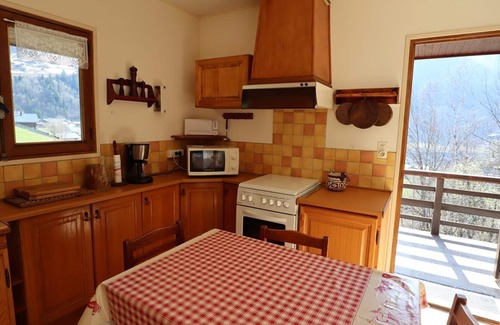 Beaufort Ski Chalet | Chalet for 6-8 people with fireplace, south-facing and garage, 5 min from center