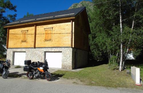L'Hospitalet-pres-l'Andorre Ski Chalet | Chalet bois au milieu des Pyrénées