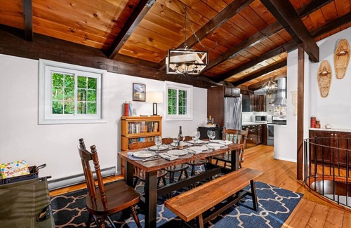 Bellaire Ski Chalet | Chalet Getaway | Hot tub | Sauna | Firepit | Pool