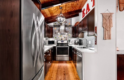 Bellaire Ski Chalet | Chalet Getaway | Hot tub | Sauna | Firepit | Pool
