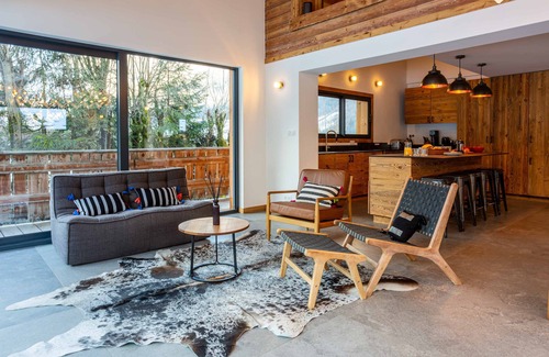 Chamonix-Mont-Blanc Ski Chalet | Chalet Gloribel - 5 bedroom/5 bath, Hot tub, Parking