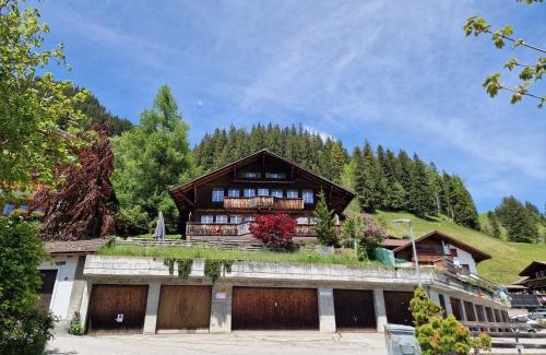 Adelboden Apartment | Chalet Gotthelf Gartenstudio, Ferien mit Hund