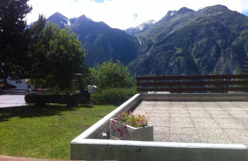 Graechen Apartment | Chalet Hedy Ferienwohnung