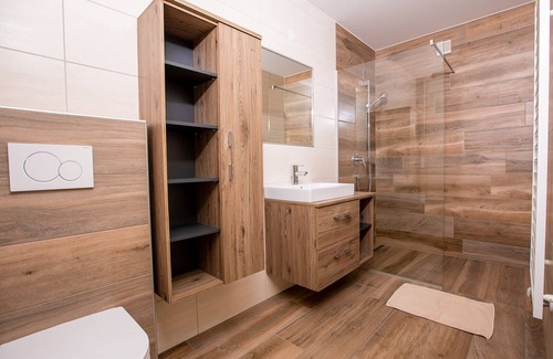 Konigsleiten Apartment | Chalet Hirsch is furnished in a rural style