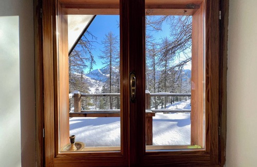Cesana Torinese Ski Chalet | Chalet "I Ghiri"/direct access to the ski slopes