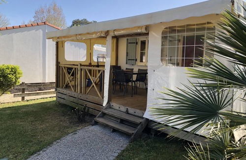 Saint-Pierre-d'Oleron Ski Chalet | Chalet in a private park in Saint Pierre D'oléron