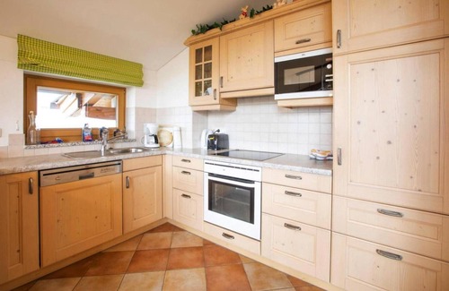 Konigsleiten Apartment | Chalet in Hohe Tauern with Panoramic Views