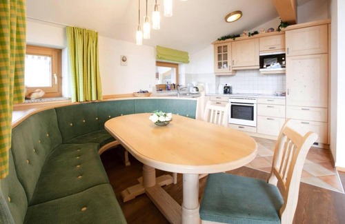 Konigsleiten Apartment | Chalet in Hohe Tauern with Panoramic Views