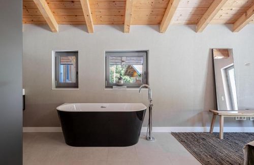 Hopfgarten im Brixental Ski Chalet | Chalet in Niederau