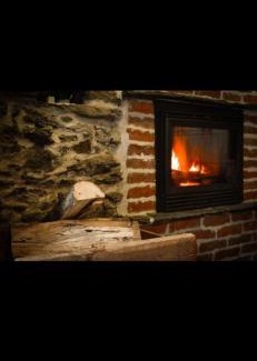 Inverso Pinasca Apartment | Chalet in pietra e legno con caminetto