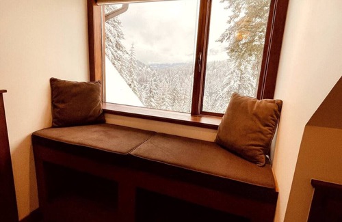 Beasley Ski Chalet | Chalet in "The Woods Nelson" with Stunning Views