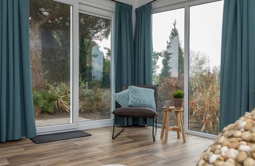 Breezand House | Chalet in Vrouwenpolder with garden