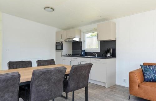 Heinkenszand Ski Chalet | Chalet in Zeeland near Stelleplas Pond, cleaning included