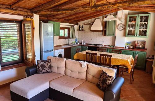Naso House | Chalet indipendente con parcheggio privato servizio palestra