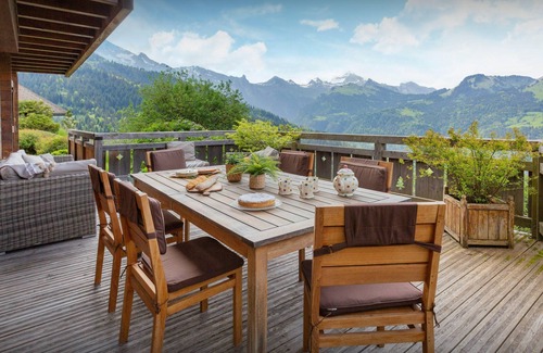 Manigod Ski Chalet | Chalet Isatys - family alpine stay for 9 with great views - OVO Network