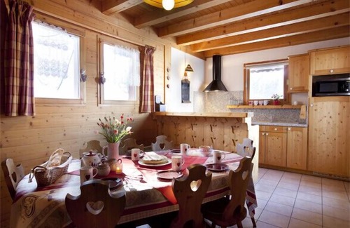 Montalbert Ski Chalet | Chalet Juliet 10 people