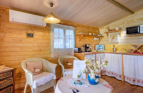 La Roquette-sur-Siagne Ski Chalet | Chalet 'Les Iris' with private pool, shared terrace, and air conditioning
