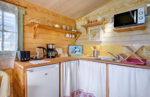 La Roquette-sur-Siagne Ski Chalet | Chalet 'Les Iris' with private pool, shared terrace, and air conditioning