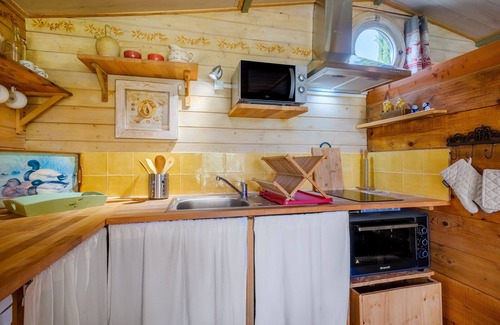 La Roquette-sur-Siagne Ski Chalet | Chalet 'Les Iris' with private pool, shared terrace, and air conditioning