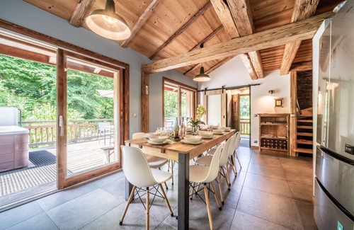 Samoens Ski Chalet | Chalet 'La Glière De L'Etelley' with Mountain View, Private Terrace and Wi-Fi