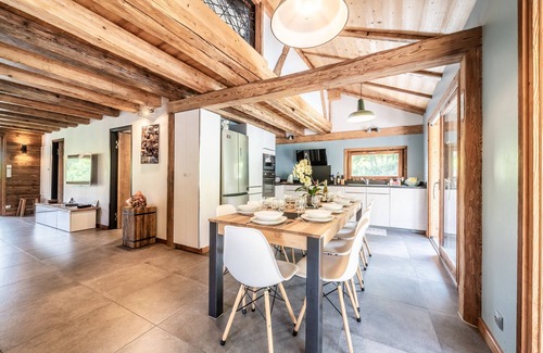 Samoens Ski Chalet | Chalet 'La Glière De L'Etelley' with Mountain View, Private Terrace and Wi-Fi