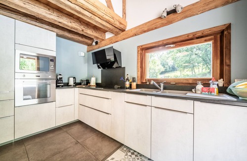 Samoens Ski Chalet | Chalet 'La Glière De L'Etelley' with Mountain View, Private Terrace and Wi-Fi