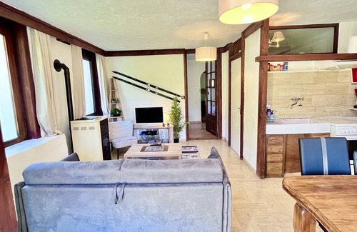 Les Praz-de-Chamonix Apartment | Chalet la Pagode, Mont-Blanc view, private garden