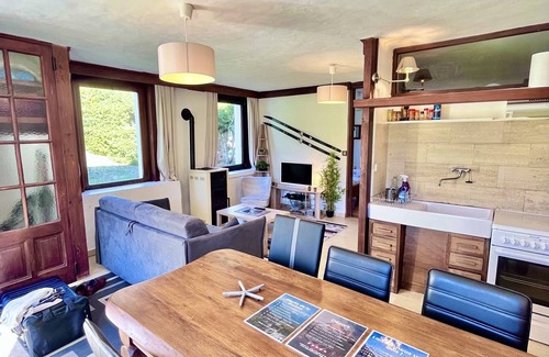 Les Praz-de-Chamonix Apartment | Chalet la Pagode, Mont-Blanc view, private garden